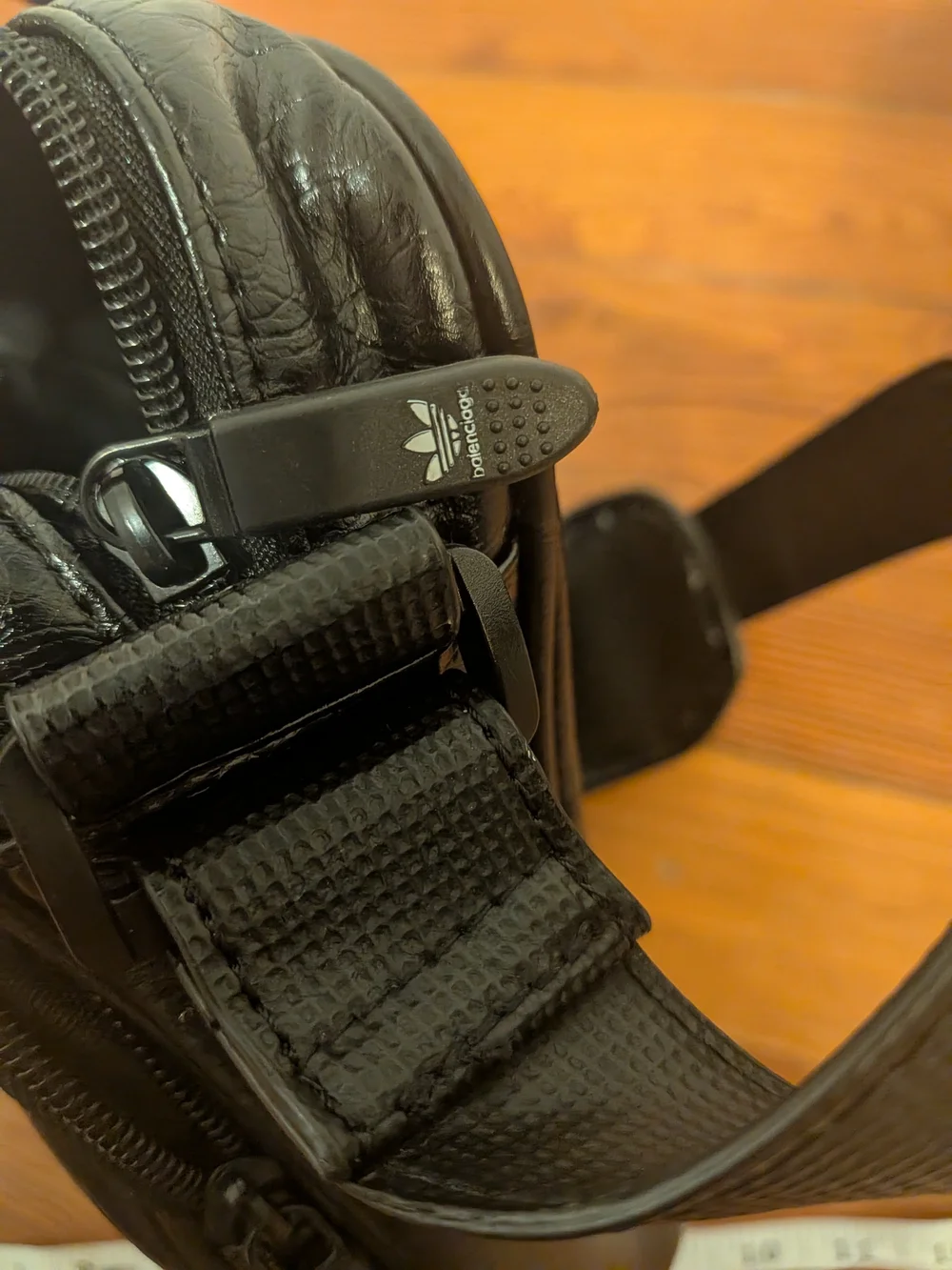 SS23 ADIDAS X BALENCIAGA COLLABORATION CALFSKIN LEATHER SHOULDER BAG